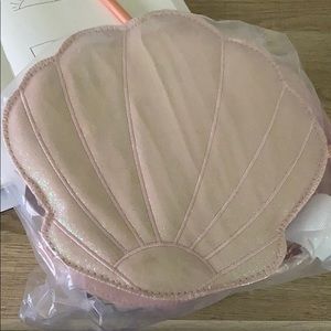 BNWT Ariel seashell crossbody Loungefly